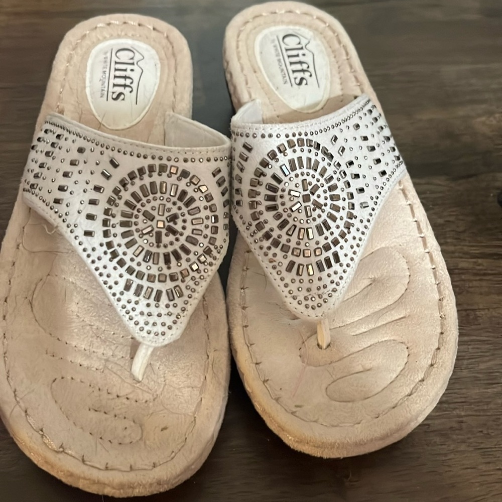 Cliffs by White Mountain Thing Sandals